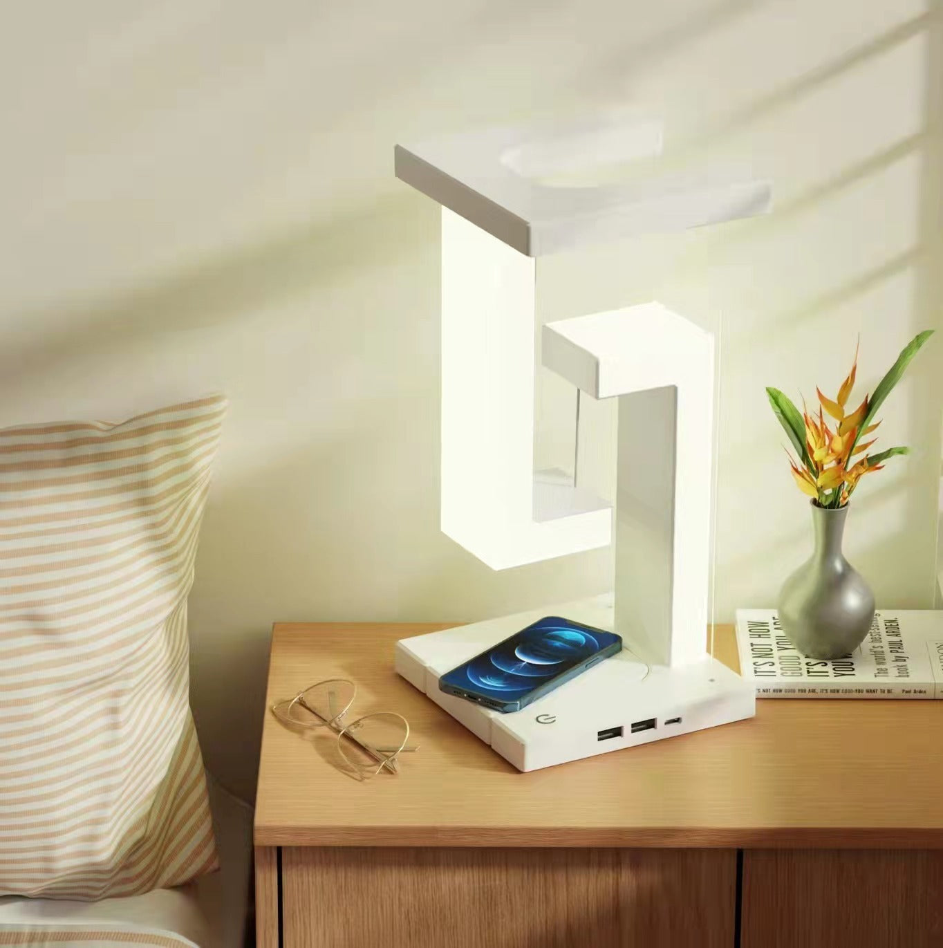 AirCharge Table Lamp